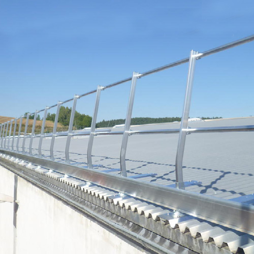 garde-corps de sécurité en aluminium Barrial sur bac acier avec plinthe