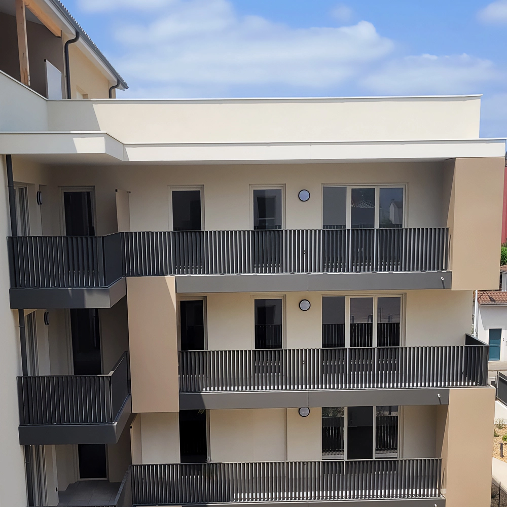 Zébral : garde-corps barreaudé avec platine